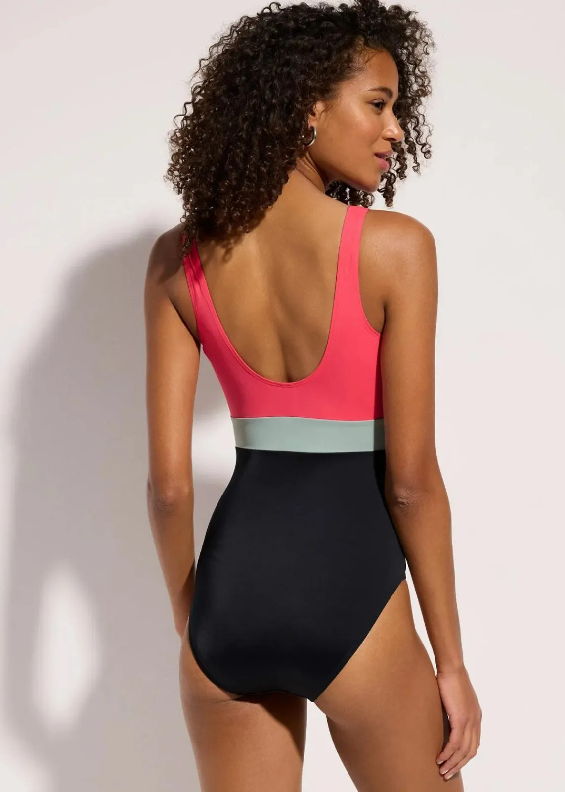 bonprix Sport Bademode|Badeanzüge^Schnelltrocknender Badeanzug mit Colorblocking pink/schilf/schwarz