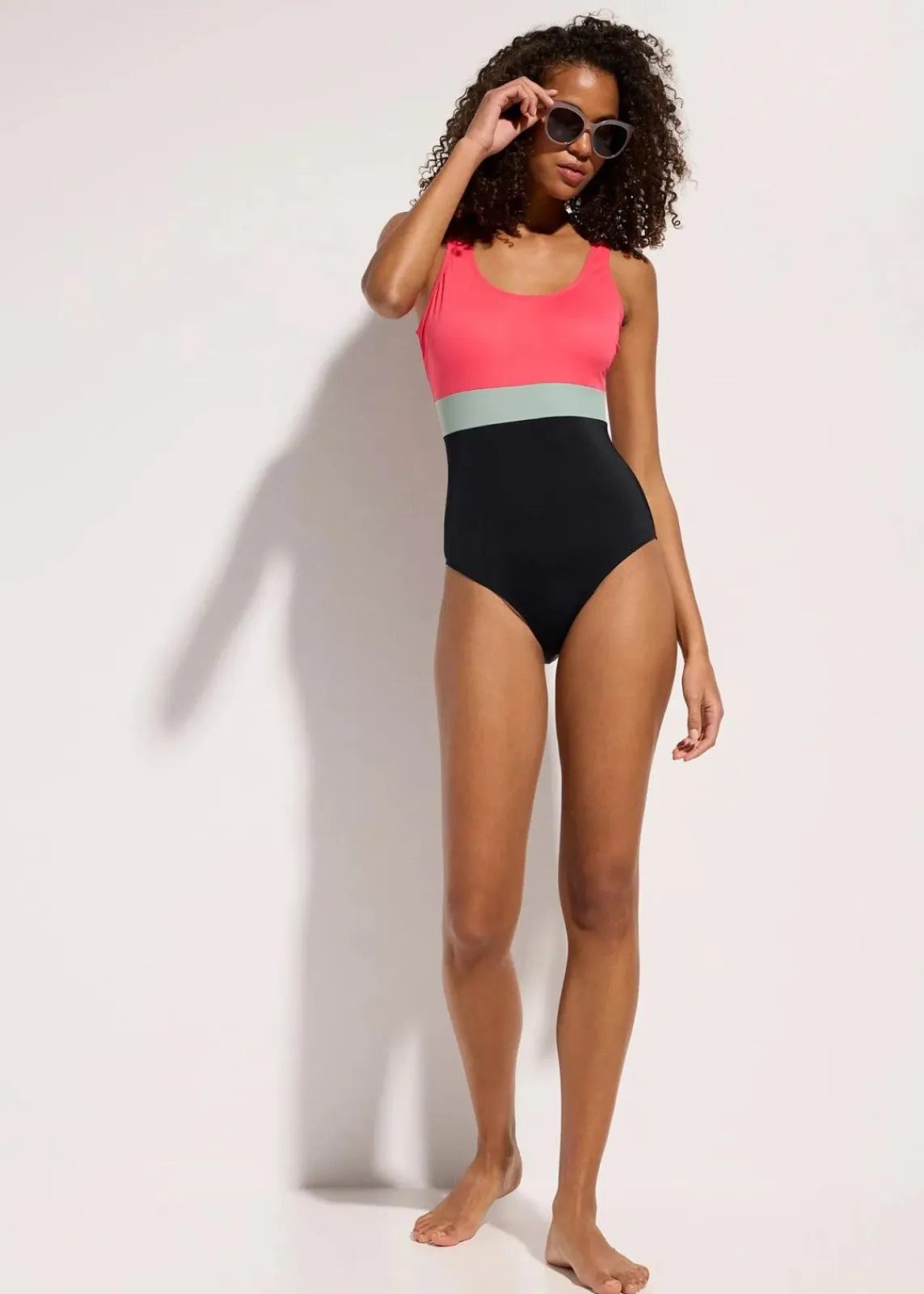 bonprix Sport Bademode|Badeanzüge^Schnelltrocknender Badeanzug mit Colorblocking pink/schilf/schwarz