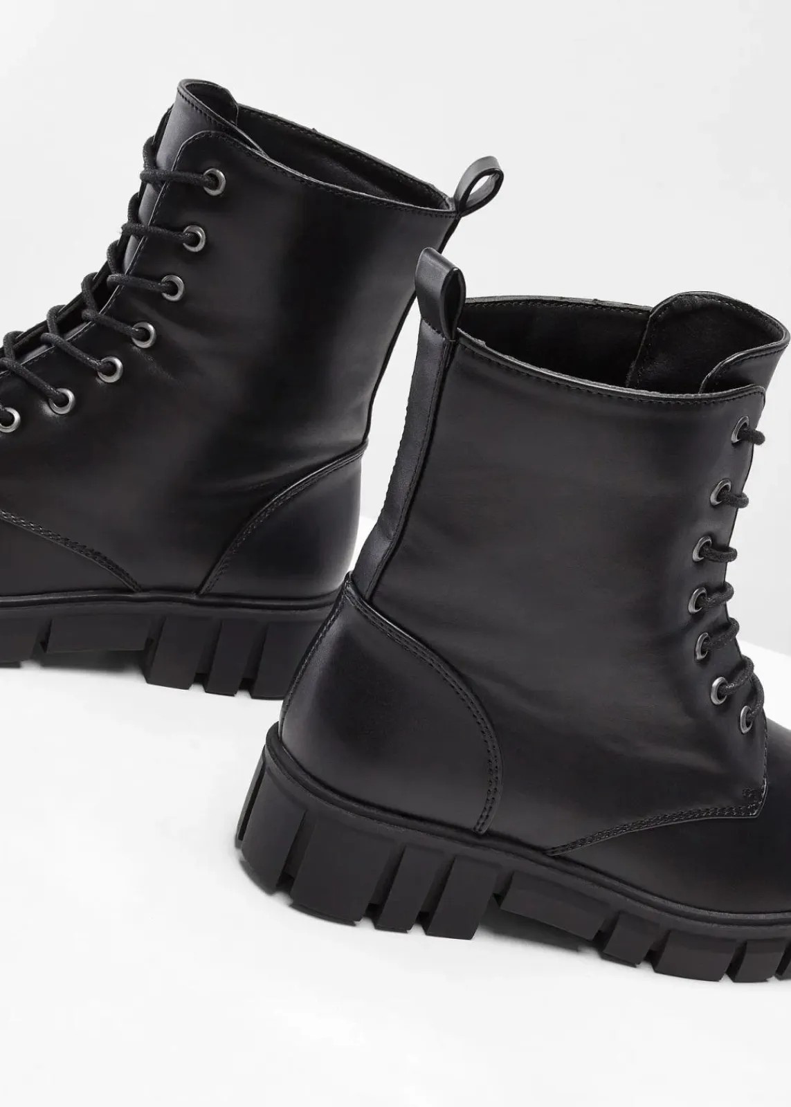bonprix Boots^Schnürboots mit Profilsohle schwarz