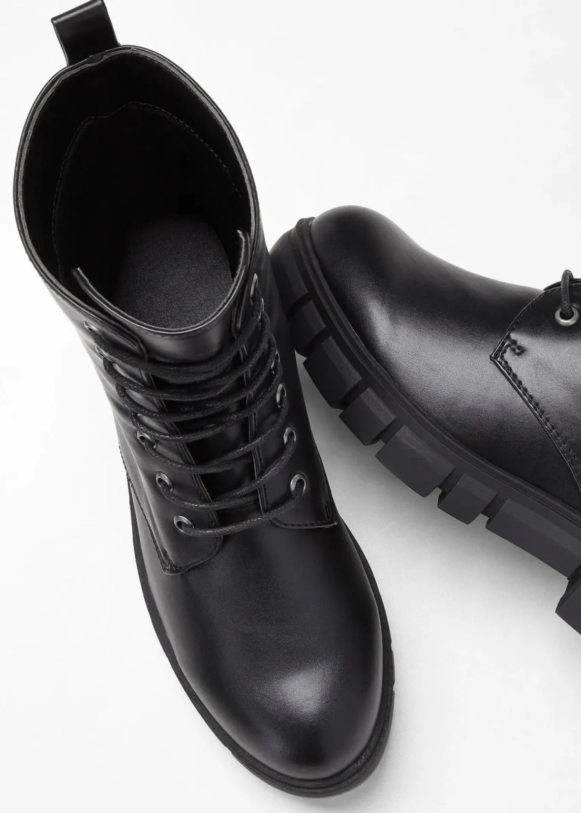 bonprix Boots^Schnürboots mit Profilsohle schwarz