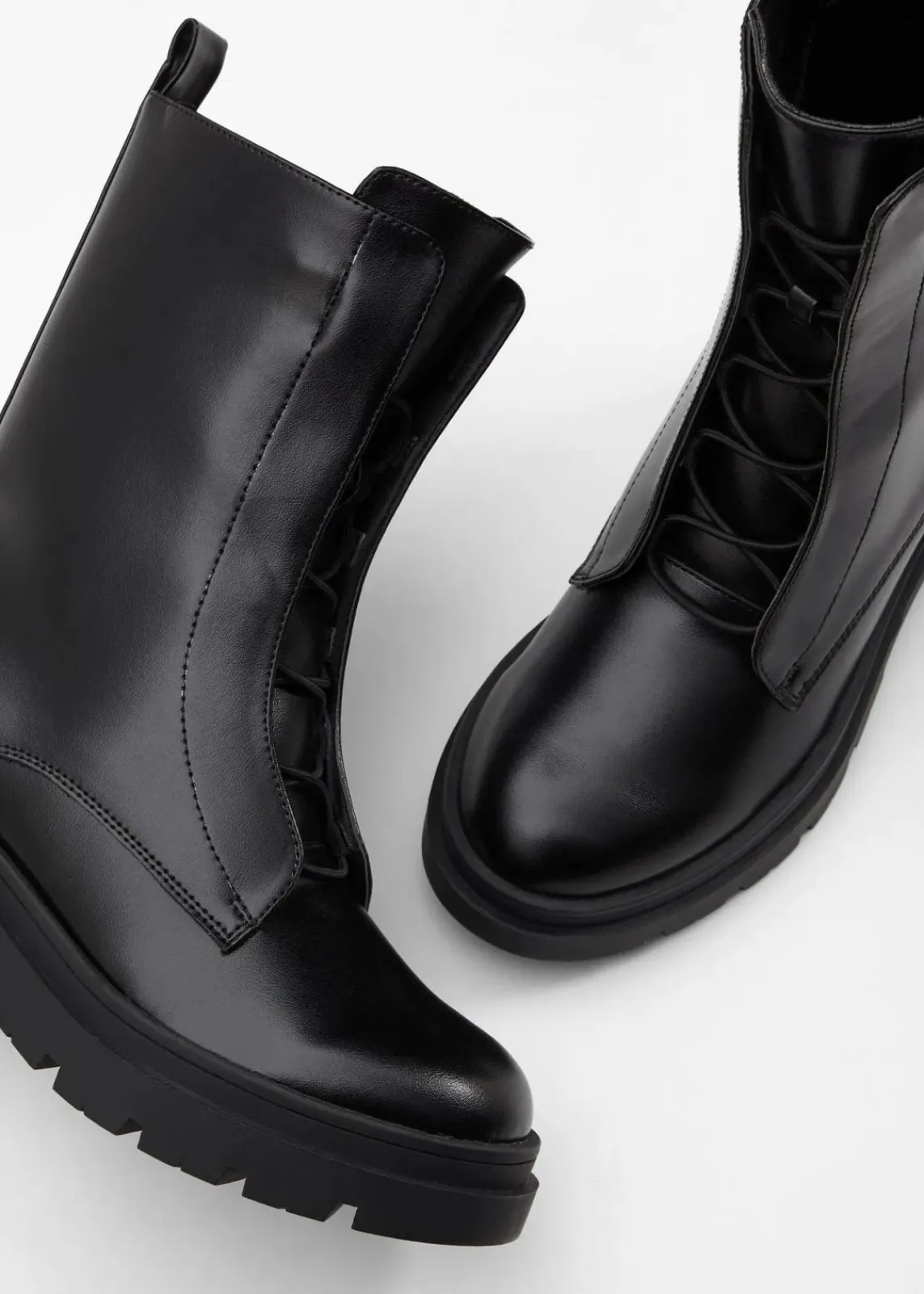 bonprix Boots^Schnürboots mit Profilsohle schwarz