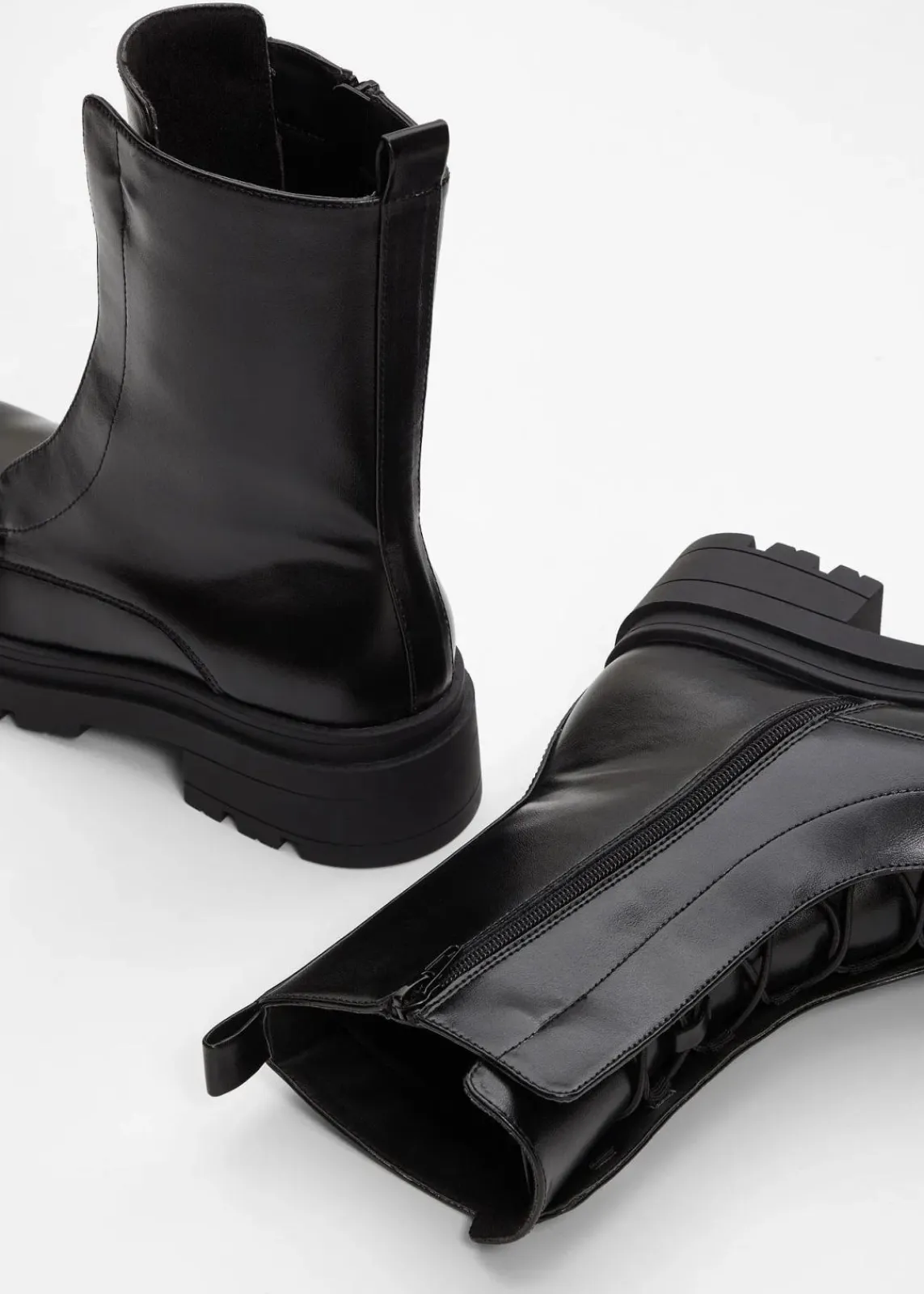 bonprix Boots^Schnürboots mit Profilsohle schwarz