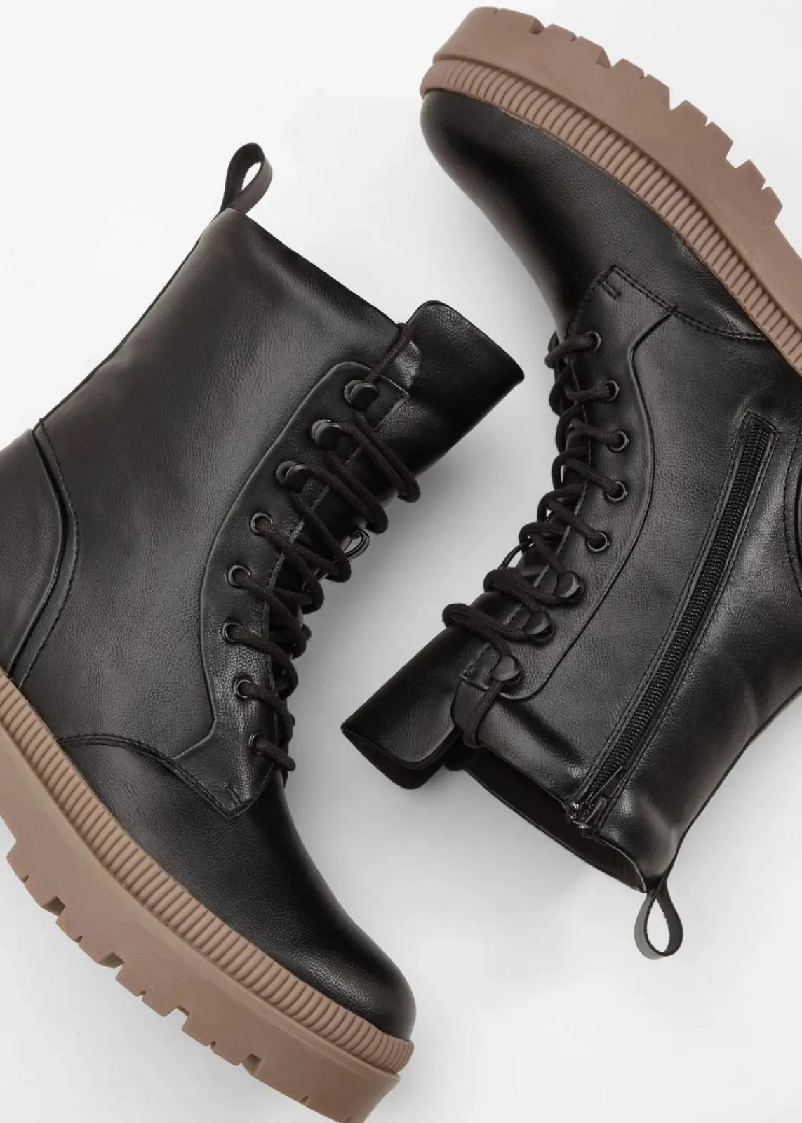 bonprix Boots^Schnürboots mit Profilsohle schwarz