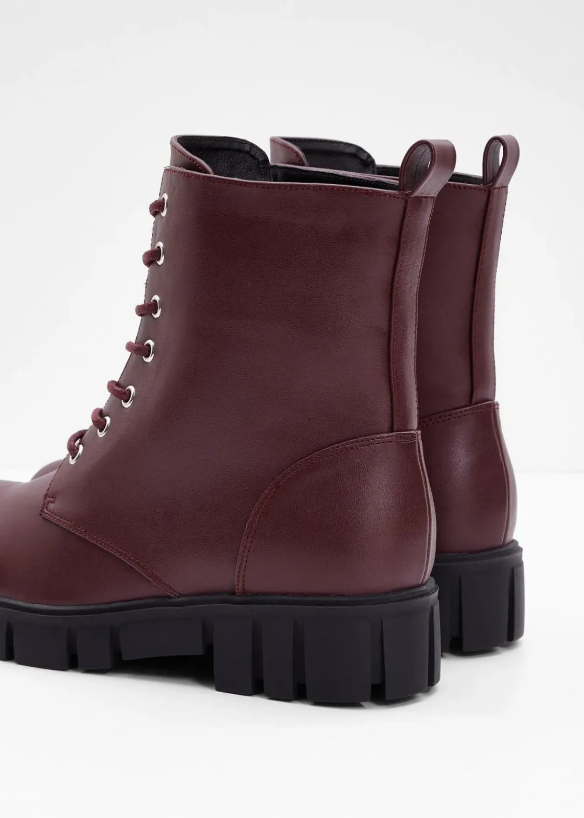 bonprix Boots^Schnürboots mit Profilsohle dunkelbeere