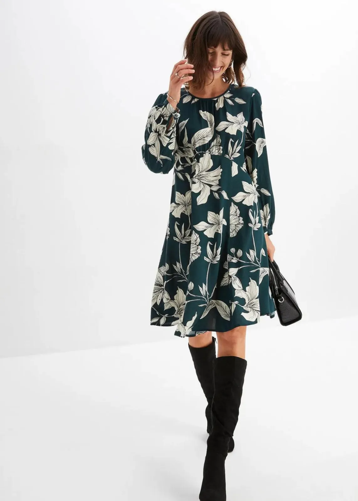 bonprix Bekleidung·Pullover & Strickjacken|Kleider^Schwingendes Kleid aus Viskose tiefgrün floral