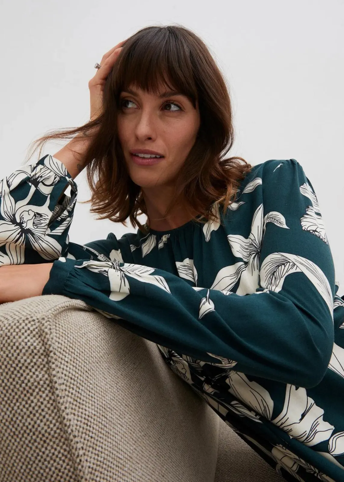 bonprix Bekleidung·Pullover & Strickjacken|Kleider^Schwingendes Kleid aus Viskose tiefgrün floral