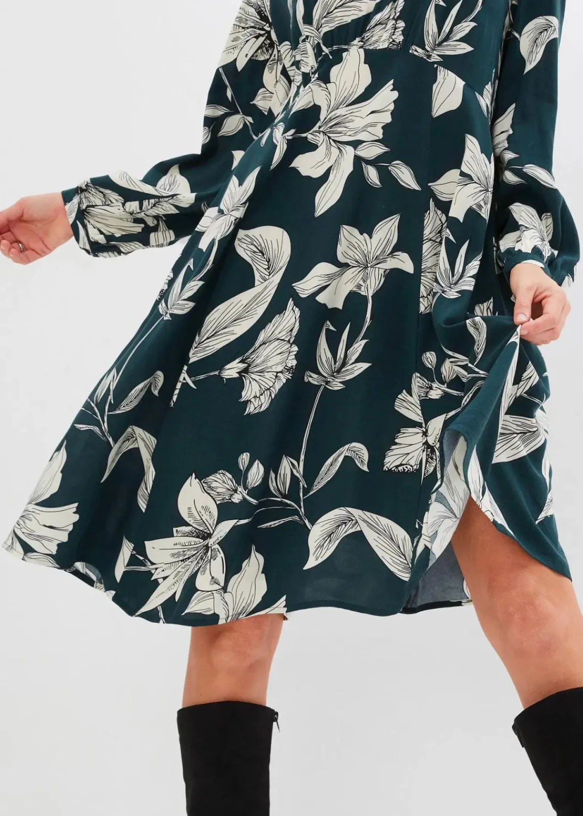 bonprix Bekleidung·Pullover & Strickjacken|Kleider^Schwingendes Kleid aus Viskose tiefgrün floral