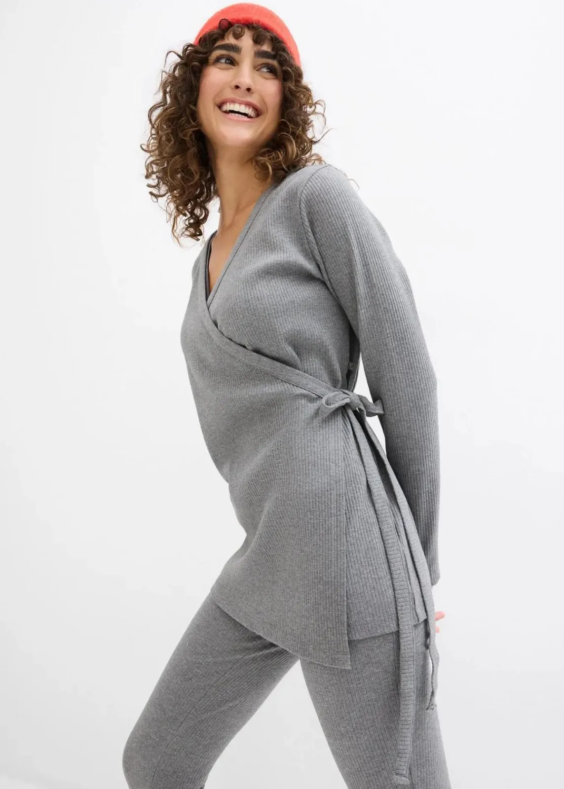 bonprix Umstandsmode|Nachhaltigere Materialien^Set aus Umstands-Wickelshirt mit bequemer Leggings (2-tlg.Set) grau meliert