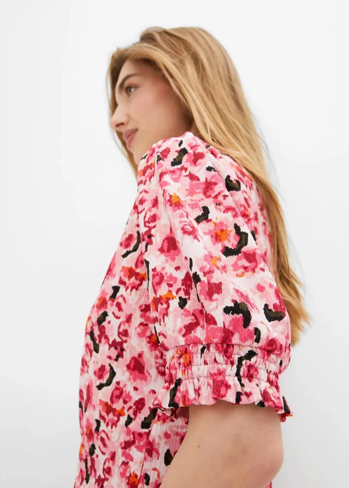 bonprix Shirts & Tops|Nachhaltigere Materialien^Shirt aus leichtem Crêpe kristallrosa geblümt