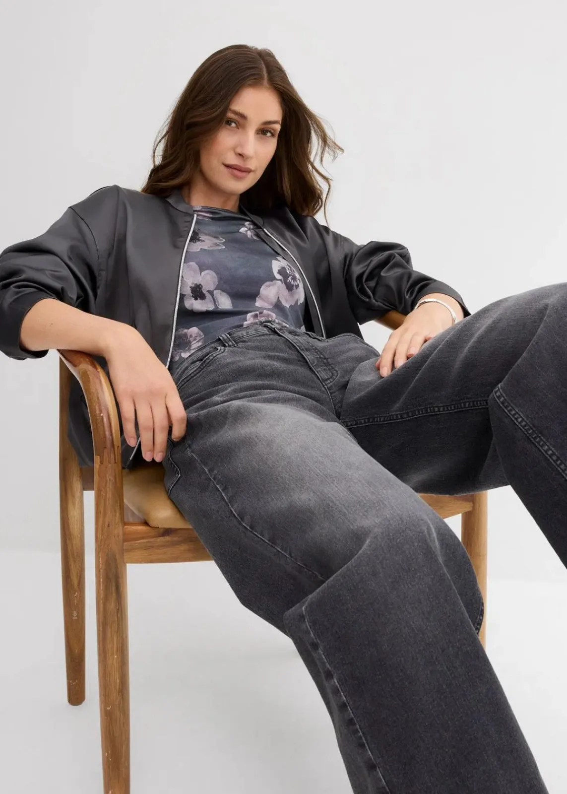 bonprix Shirts & Tops|Nachhaltigere Materialien^Shirt aus softem Viskose-Mix anthrazit geblümt