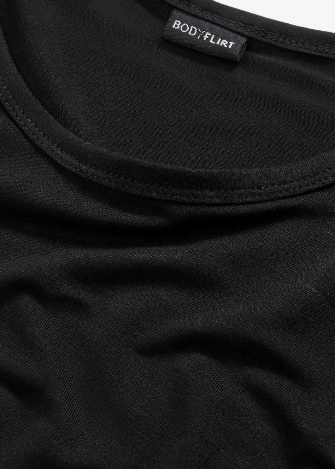 bonprix Bekleidung·Röcke|Nachhaltigere Materialien^Shirt aus softem Viskose-Mix schwarz