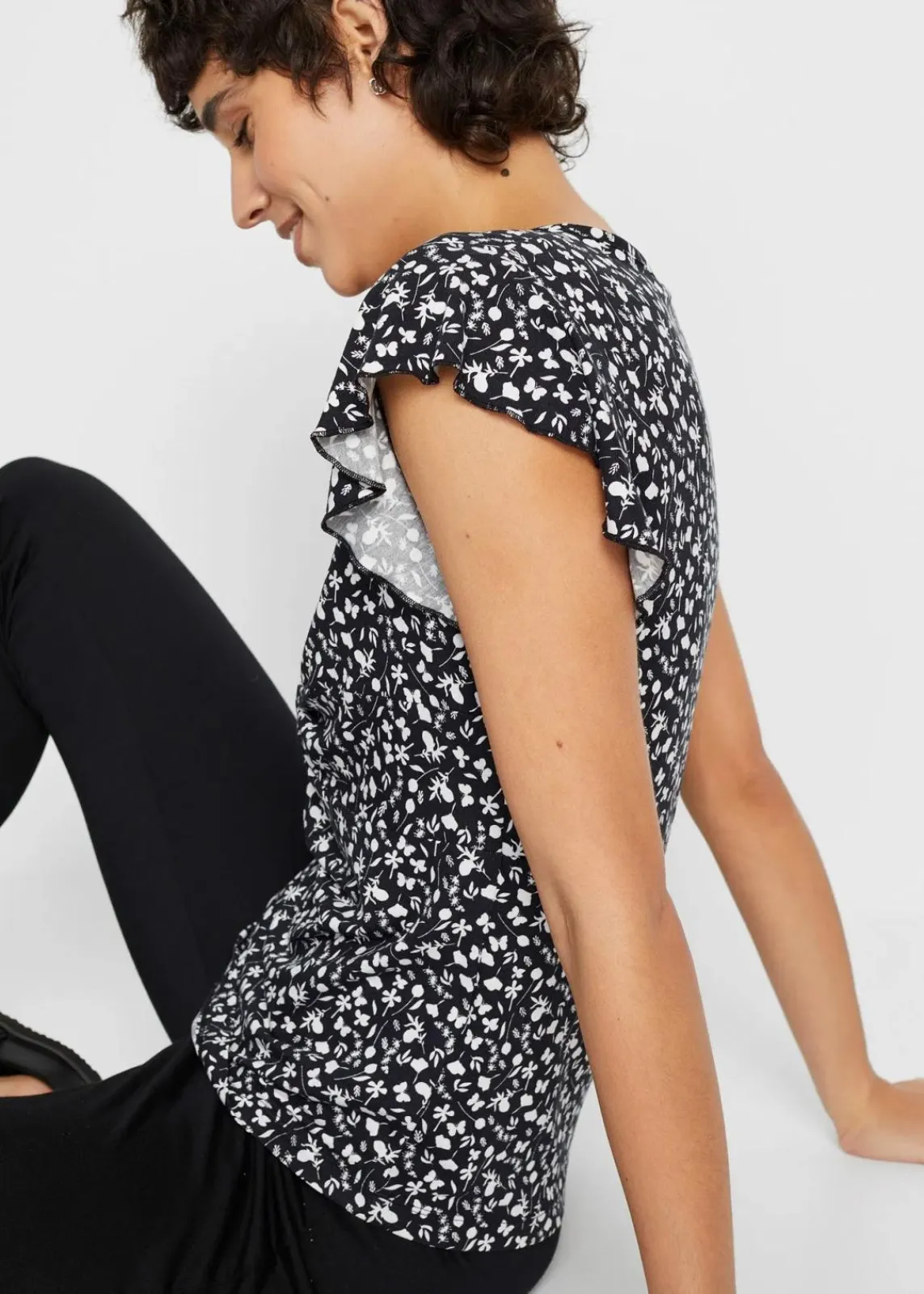 bonprix Shirts & Tops|Nachhaltigere Materialien^Shirt aus Viskose-Mix schwarz/weiß geblümt