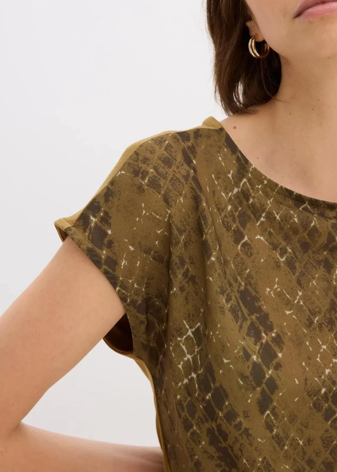 bonprix Shirts & Tops^Shirt aus Web-Mix erdoliv bedruckt