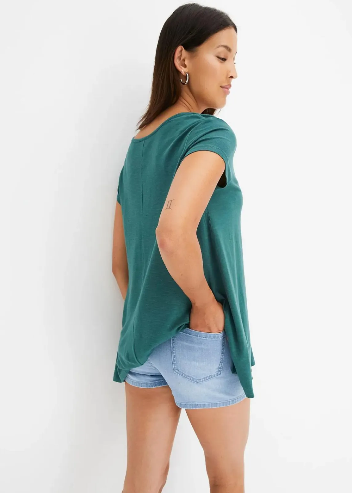 bonprix Nachhaltigere Materialien|Shirts & Tops^Shirt in asymmetrischer Länge mattgrün