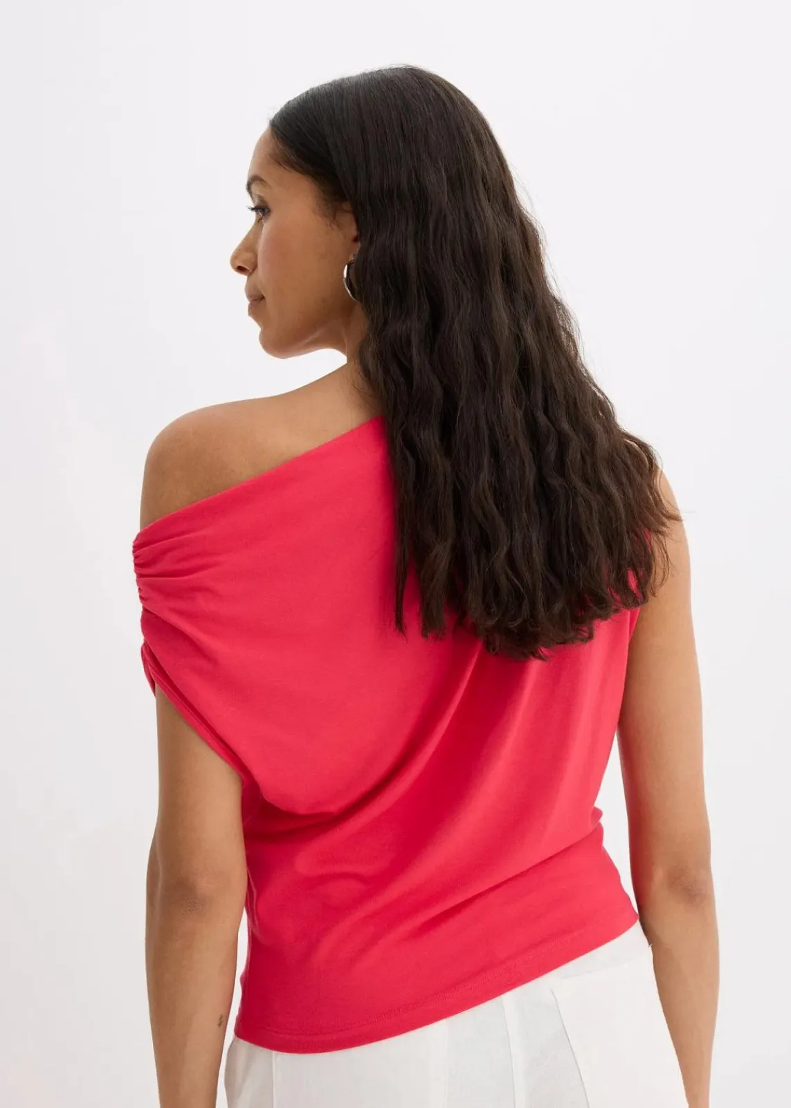 bonprix Shirts & Tops|Nachhaltigere Materialien^Shirt mit asymmetrischem Ausschnitt dunkelpink