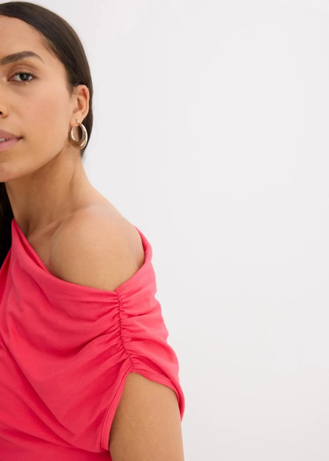 bonprix Shirts & Tops|Nachhaltigere Materialien^Shirt mit asymmetrischem Ausschnitt dunkelpink