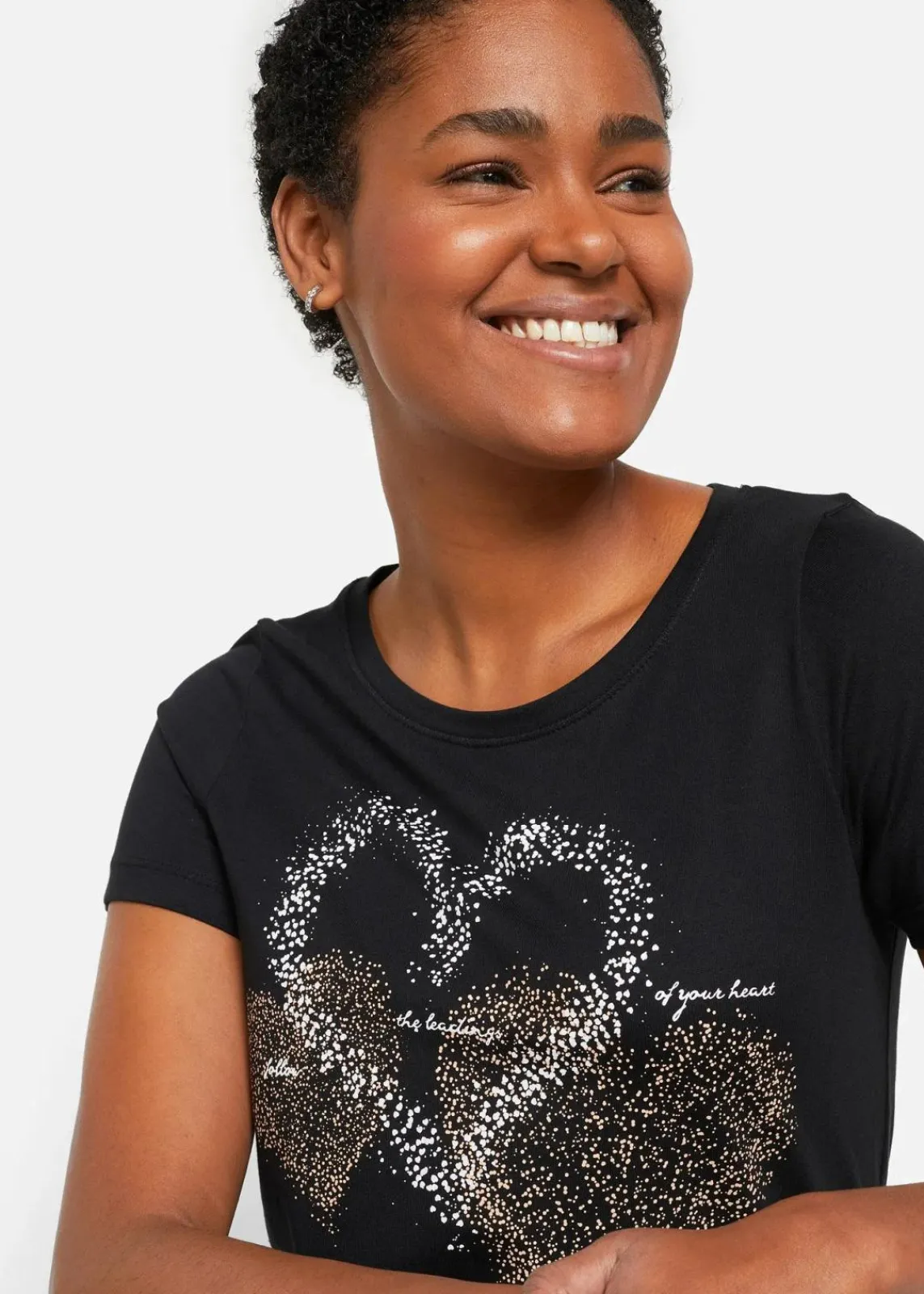 bonprix Shirts & Tops|Nachhaltigere Materialien^Shirt mit Herzdruck aus Bio-Baumwolle schwarz bedruckt