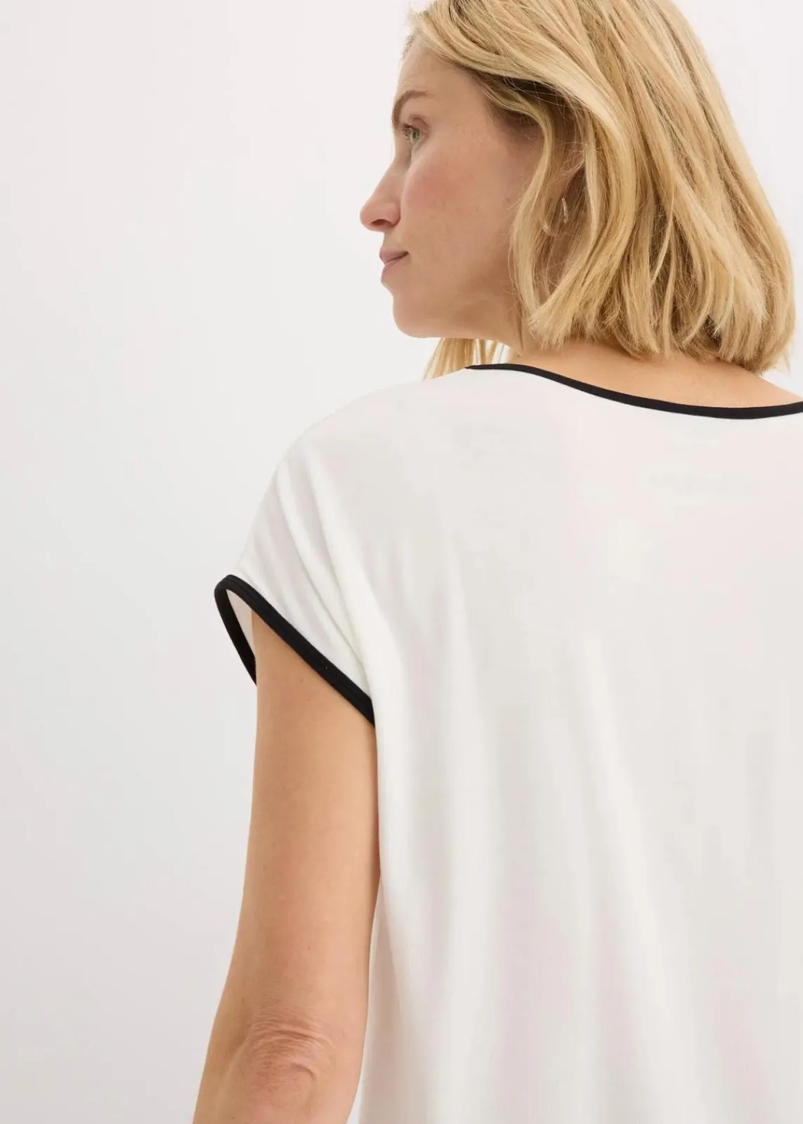 bonprix Shirts & Tops^Shirt mit Kontrast Piping wollweiß/schwarz bedruckt