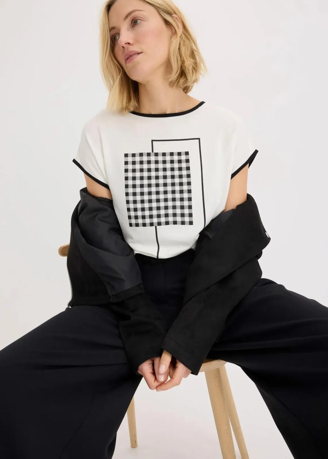 bonprix Shirts & Tops^Shirt mit Kontrast Piping wollweiß/schwarz bedruckt
