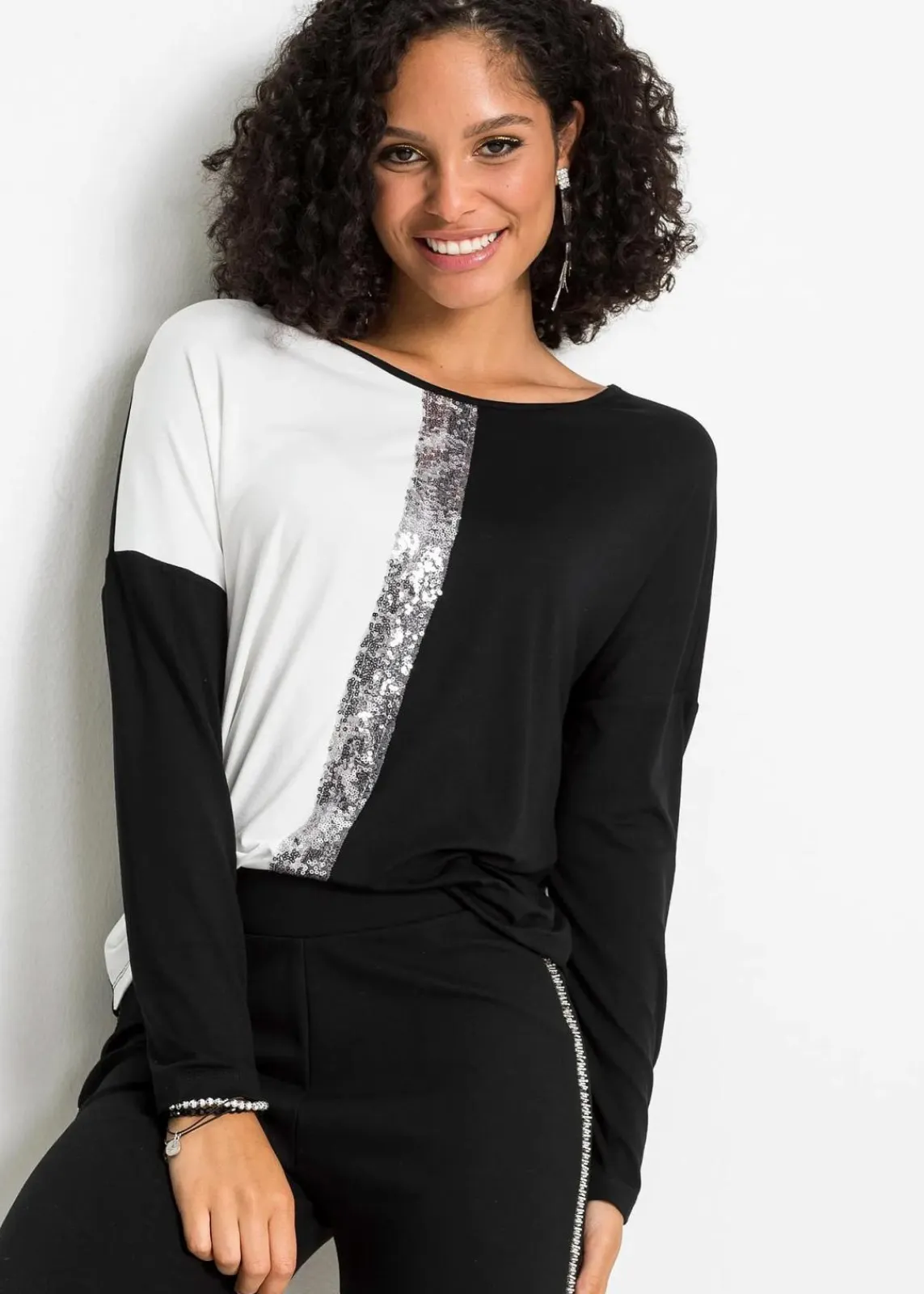 bonprix Shirts & Tops|Nachhaltigere Materialien^Shirt mit Pailletten schwarz/wollweiß