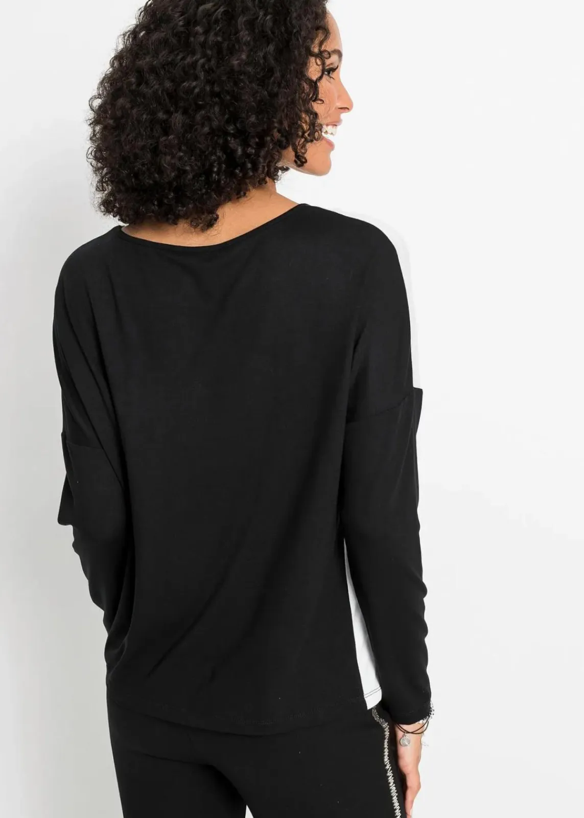 bonprix Shirts & Tops|Nachhaltigere Materialien^Shirt mit Pailletten schwarz/wollweiß