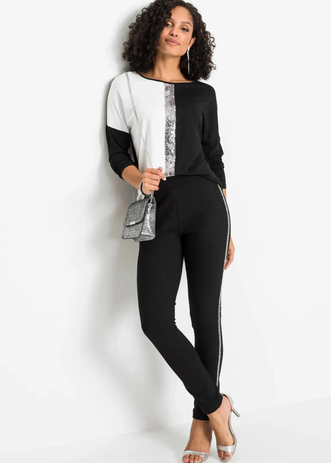 bonprix Shirts & Tops|Nachhaltigere Materialien^Shirt mit Pailletten schwarz/wollweiß