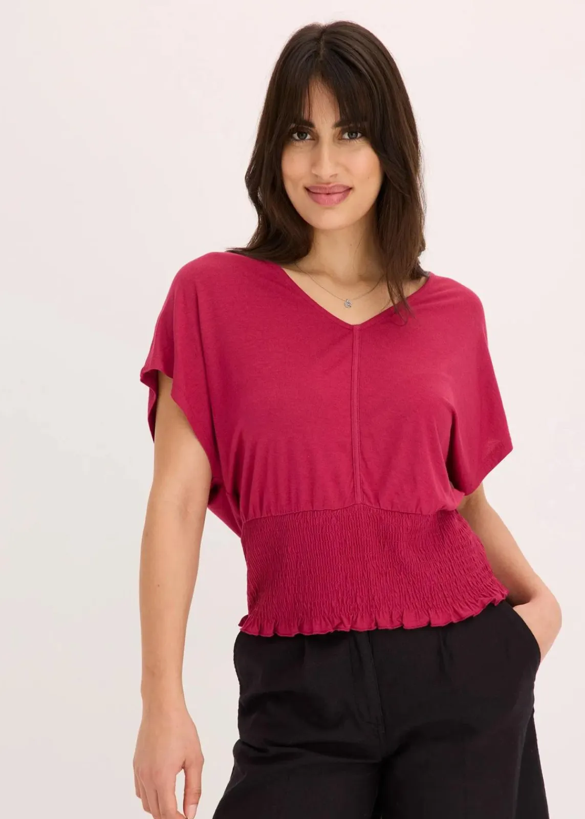 bonprix Shirts & Tops|Nachhaltigere Materialien^Shirt mit Smock-Saum beerenrot