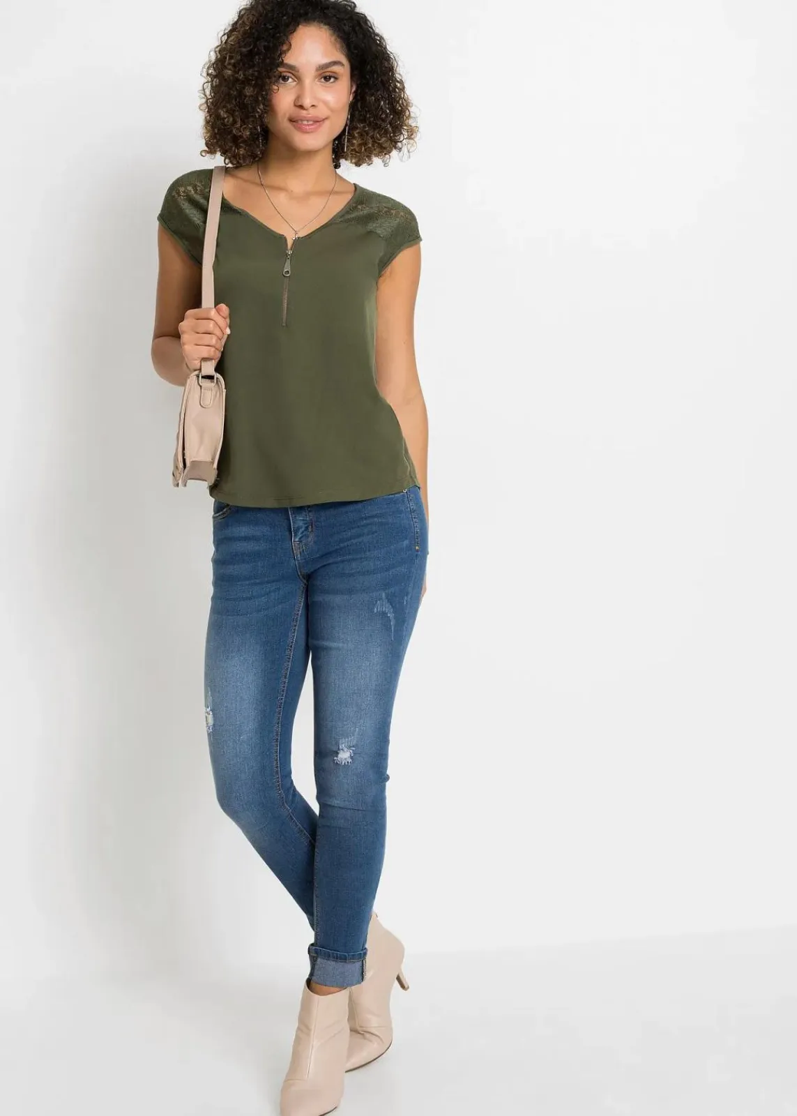 bonprix Nachhaltigere Materialien|Shirts & Tops^Shirt mit Spitzeneinsatz oliv