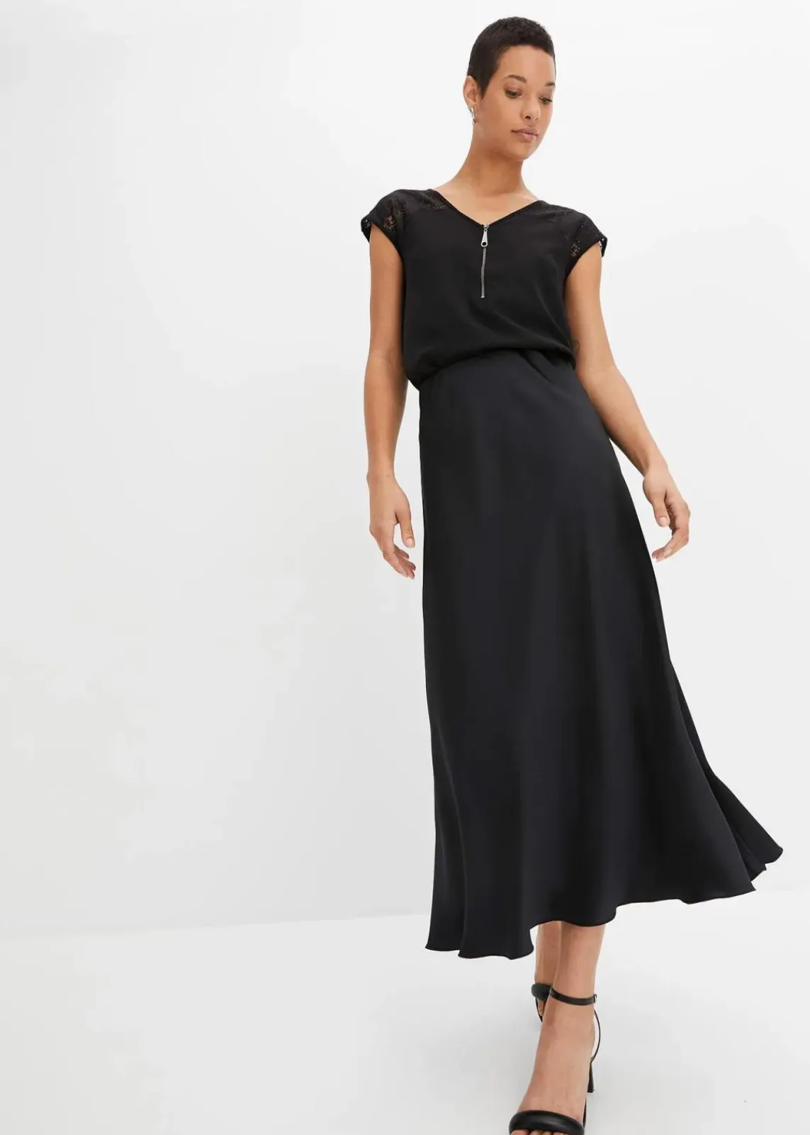 bonprix Nachhaltigere Materialien|Shirts & Tops^Shirt mit Spitzeneinsatz schwarz
