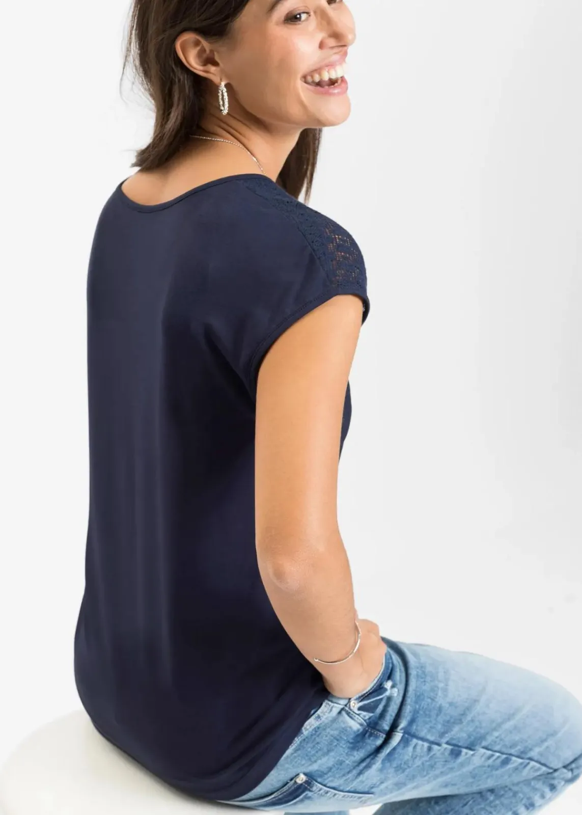 bonprix Shirts & Tops|Nachhaltigere Materialien^Shirt mit Spitzeneinsatz dunkelblau