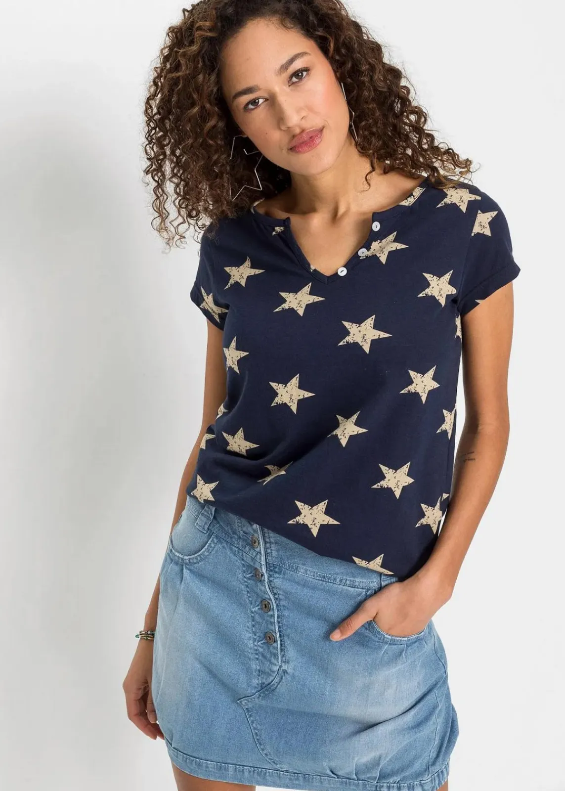 bonprix Nachhaltigere Materialien|Shirts & Tops^Shirt mit Sternen dunkelblau/beige bedruckt