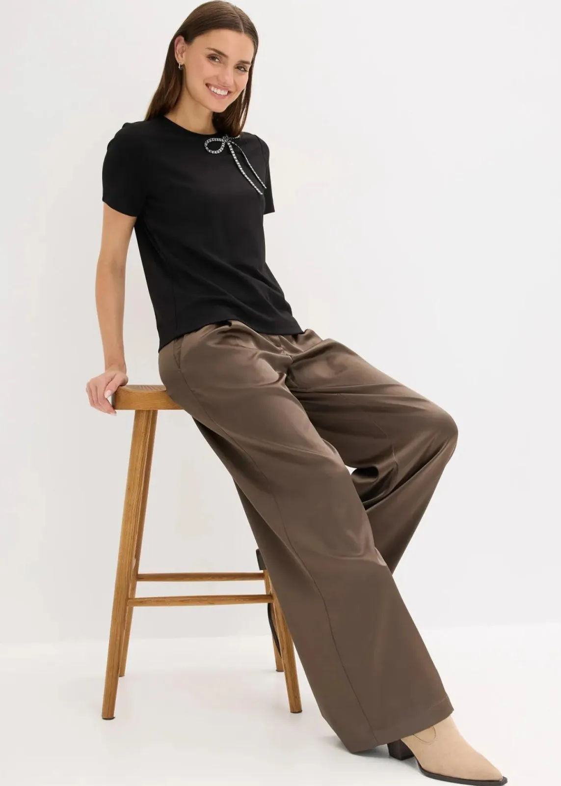 bonprix Shirts & Tops|Nachhaltigere Materialien^Shirt mit Strass-Applikation schwarz