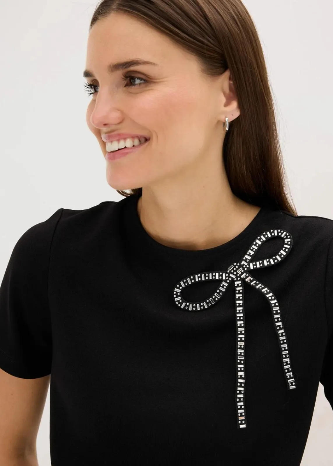 bonprix Shirts & Tops|Nachhaltigere Materialien^Shirt mit Strass-Applikation schwarz