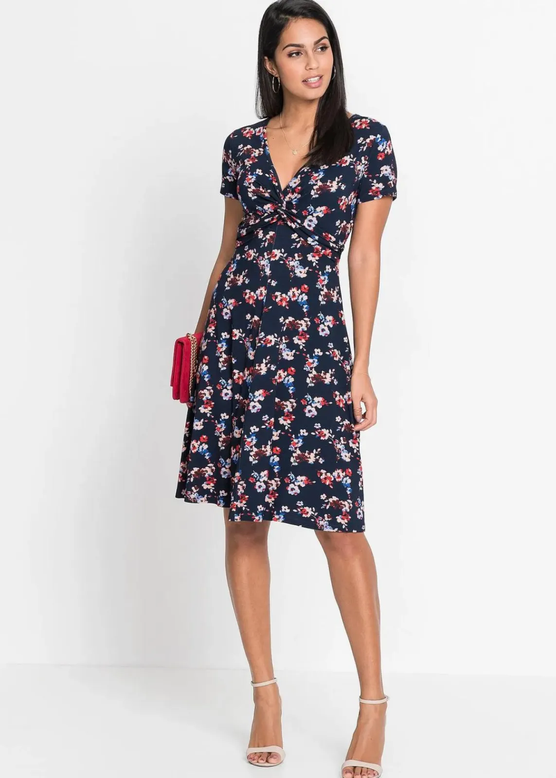 bonprix Nachhaltigere Materialien|Kleider^Shirtkleid dunkelblau geblümt