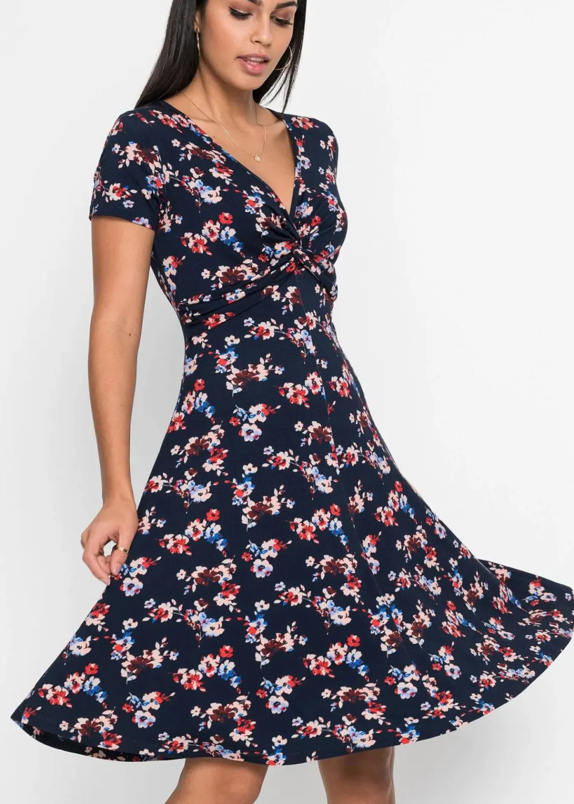 bonprix Nachhaltigere Materialien|Kleider^Shirtkleid dunkelblau geblümt