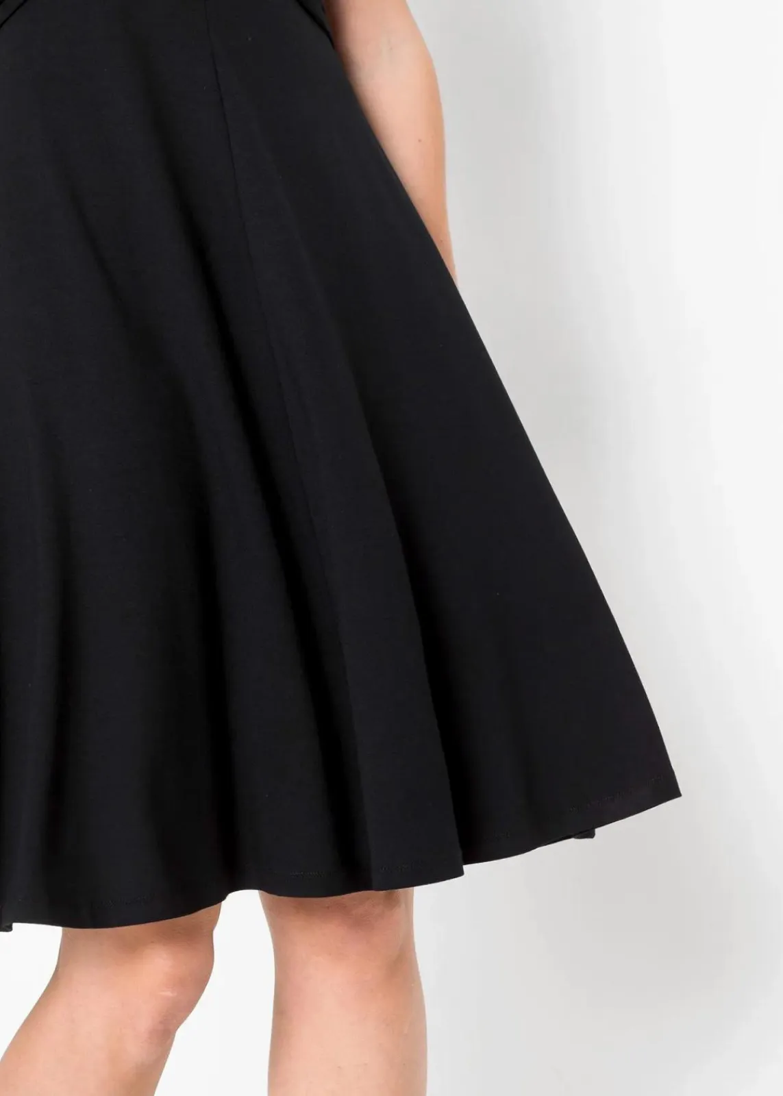 bonprix Nachhaltigere Materialien|Kleider^Shirtkleid schwarz