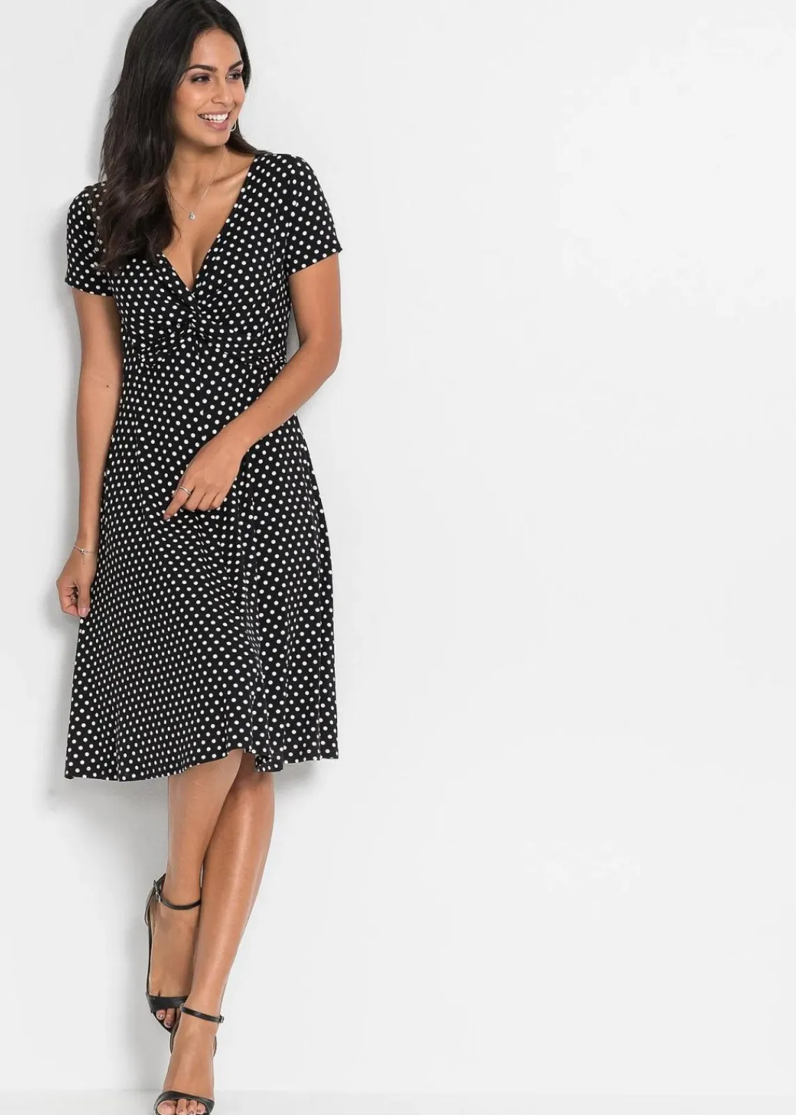 bonprix Nachhaltigere Materialien|Kleider^Shirtkleid schwarz/weiß gepunktet