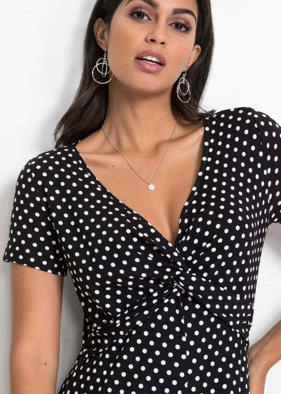 bonprix Nachhaltigere Materialien|Kleider^Shirtkleid schwarz/weiß gepunktet