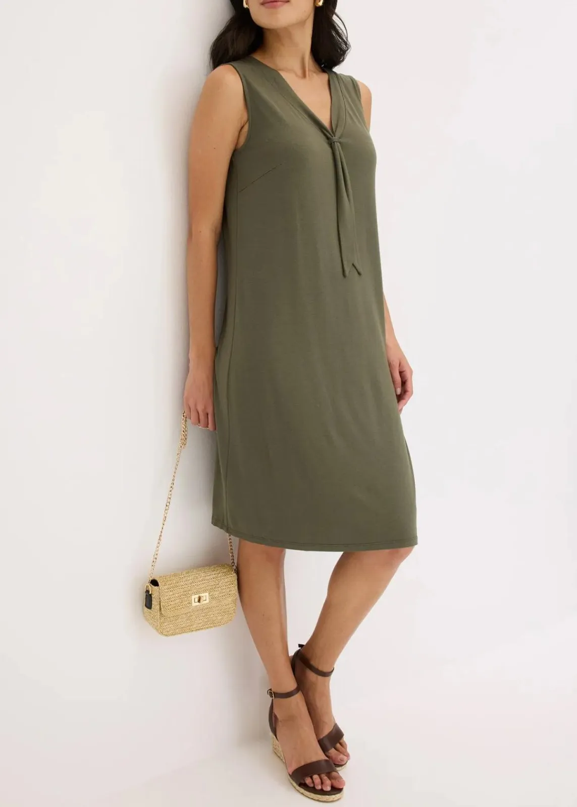 bonprix Bekleidung·Pullover & Strickjacken|Kleider^Shirtkleid mit Schluppe dunkeloliv