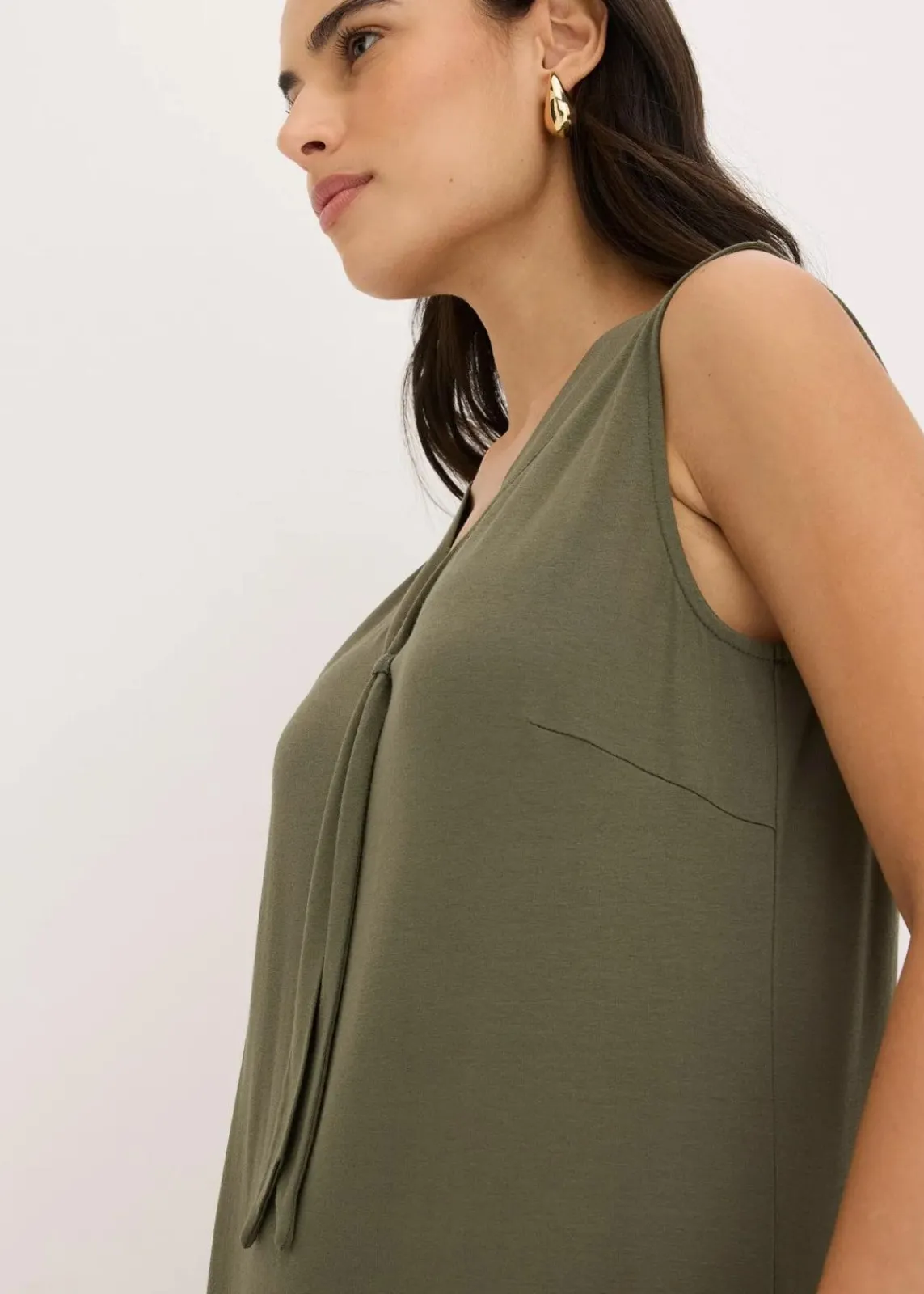 bonprix Bekleidung·Pullover & Strickjacken|Kleider^Shirtkleid mit Schluppe dunkeloliv