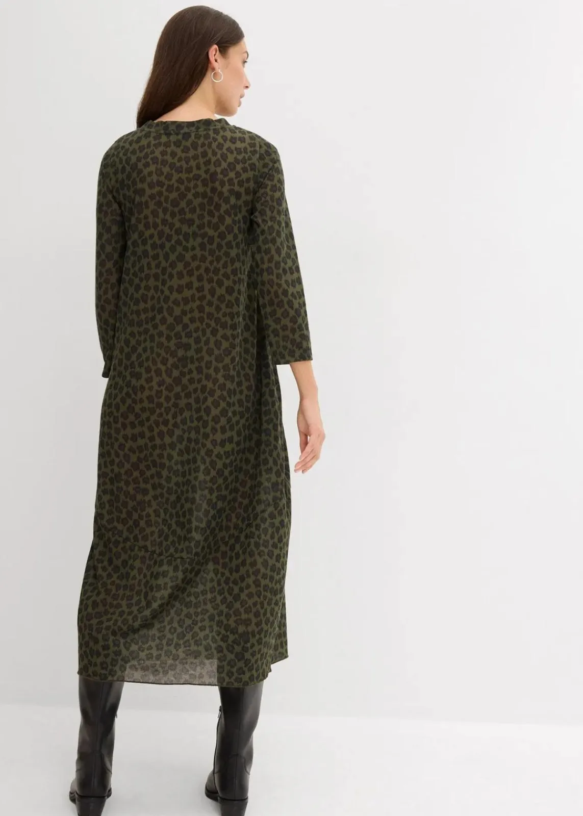 bonprix Kleider|Bekleidung·Pullover & Strickjacken^Shirt-Midikleid oliv leo bedruckt