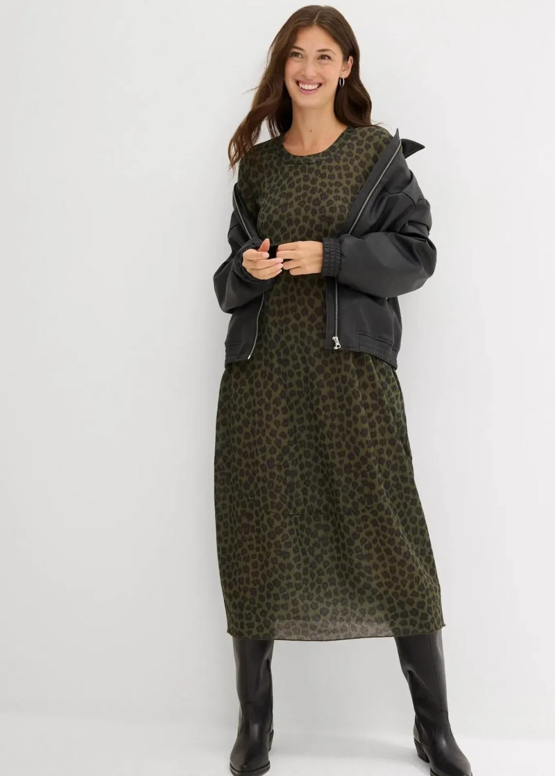 bonprix Kleider|Bekleidung·Pullover & Strickjacken^Shirt-Midikleid oliv leo bedruckt