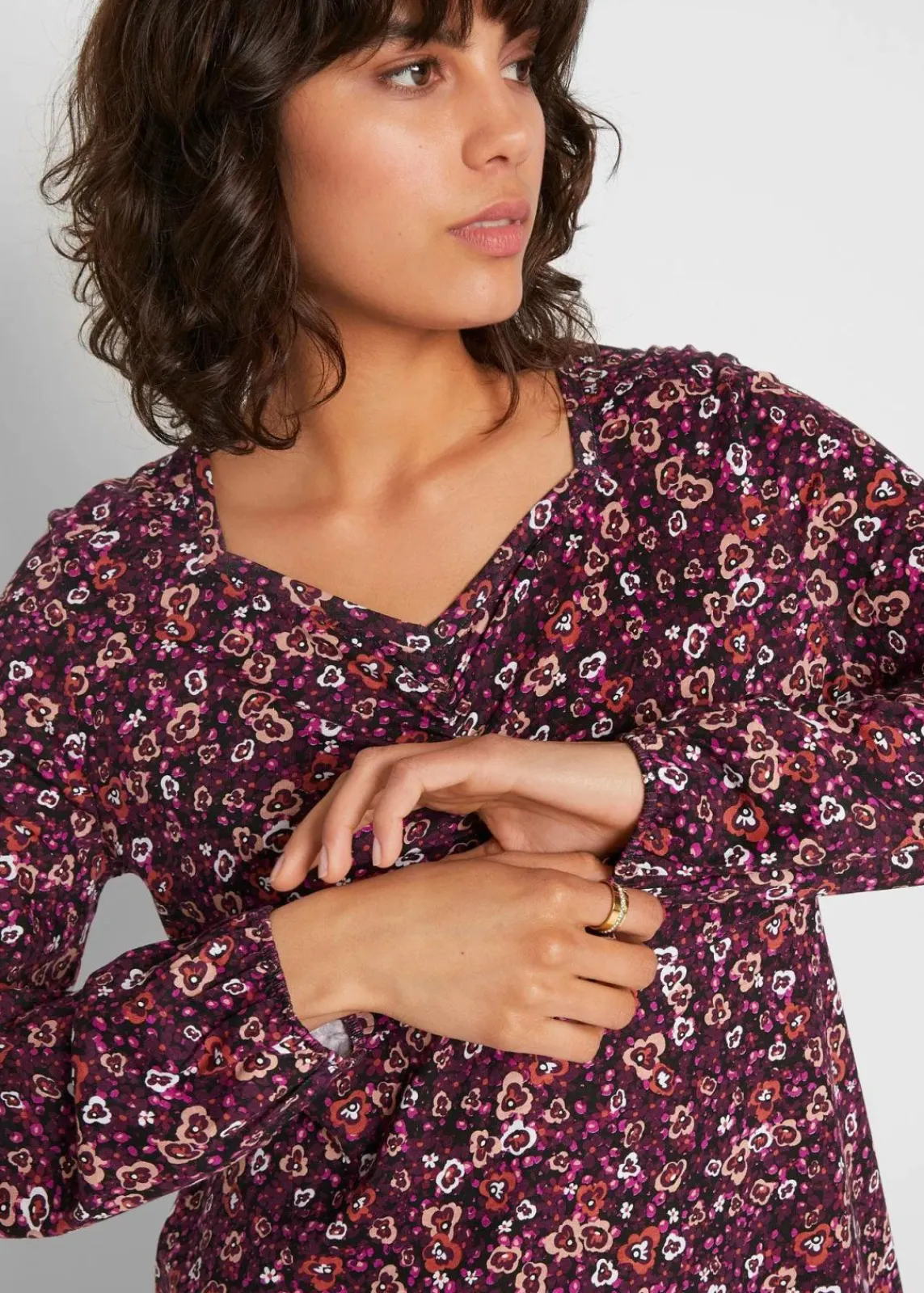 bonprix Nachhaltigere Materialien|Shirts & Tops^Shirt-Tunika aus Baumwoll-Viskose-Mix schwarz floral
