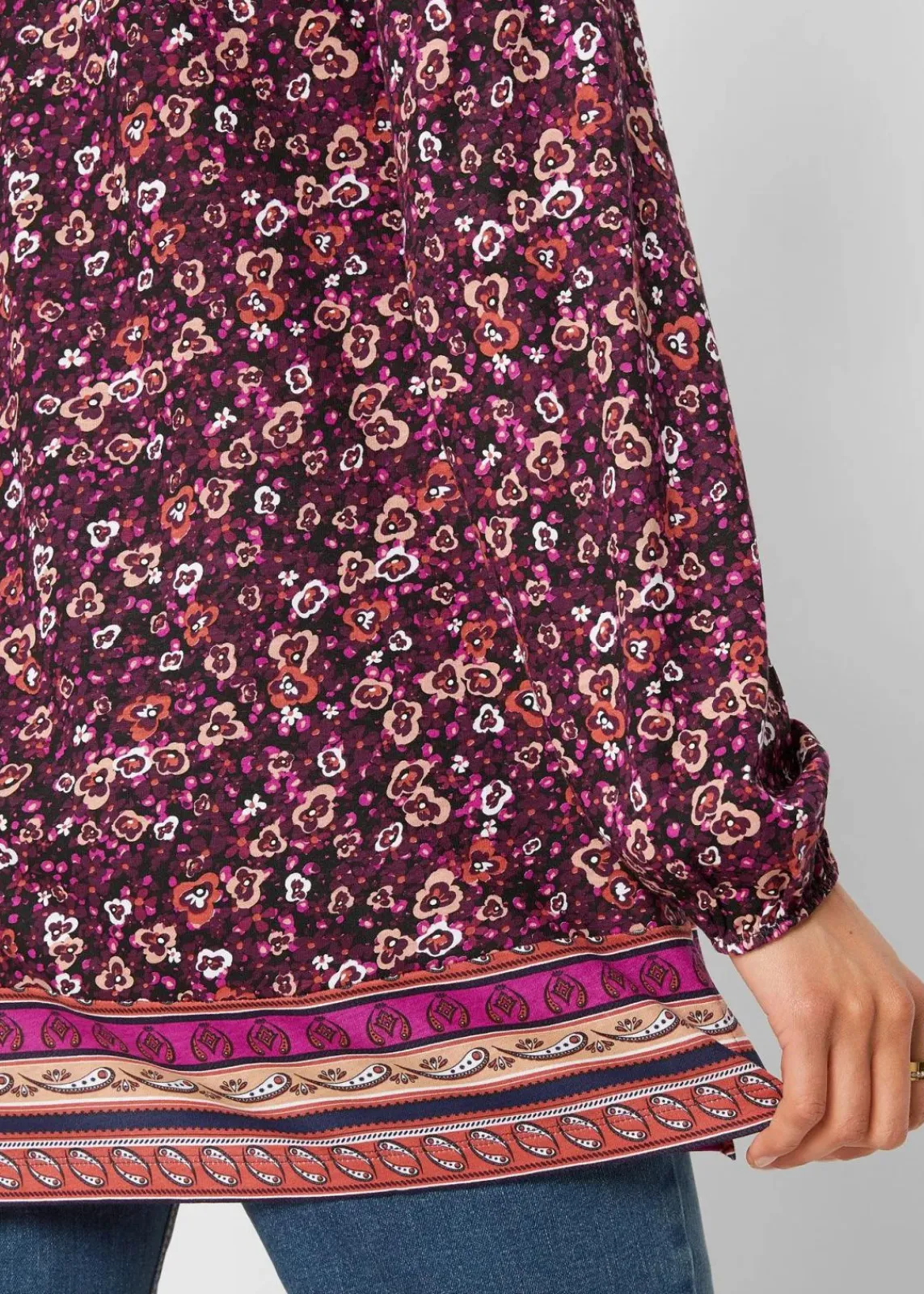 bonprix Nachhaltigere Materialien|Shirts & Tops^Shirt-Tunika aus Baumwoll-Viskose-Mix schwarz floral