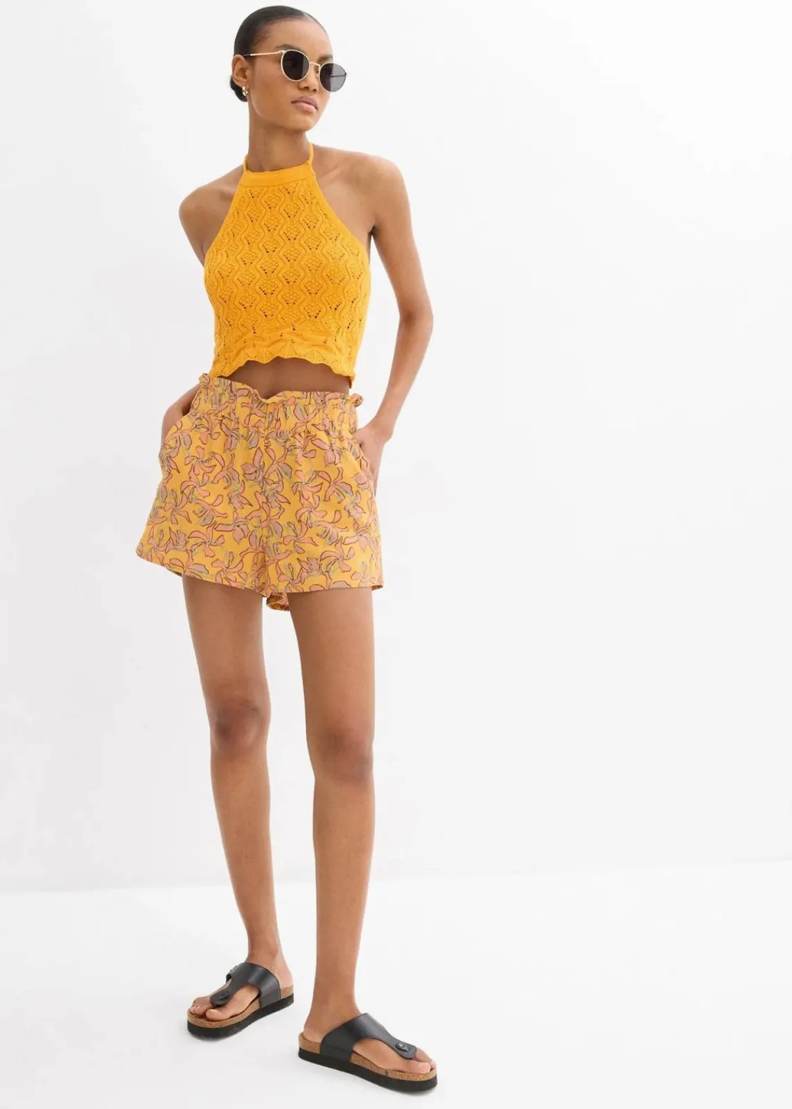 bonprix Bekleidung·Outdoorbekleidung|Bekleidung·Kleider^Shorts aus Baumwoll-Viskose Mix honig/mattmandarine geblümt