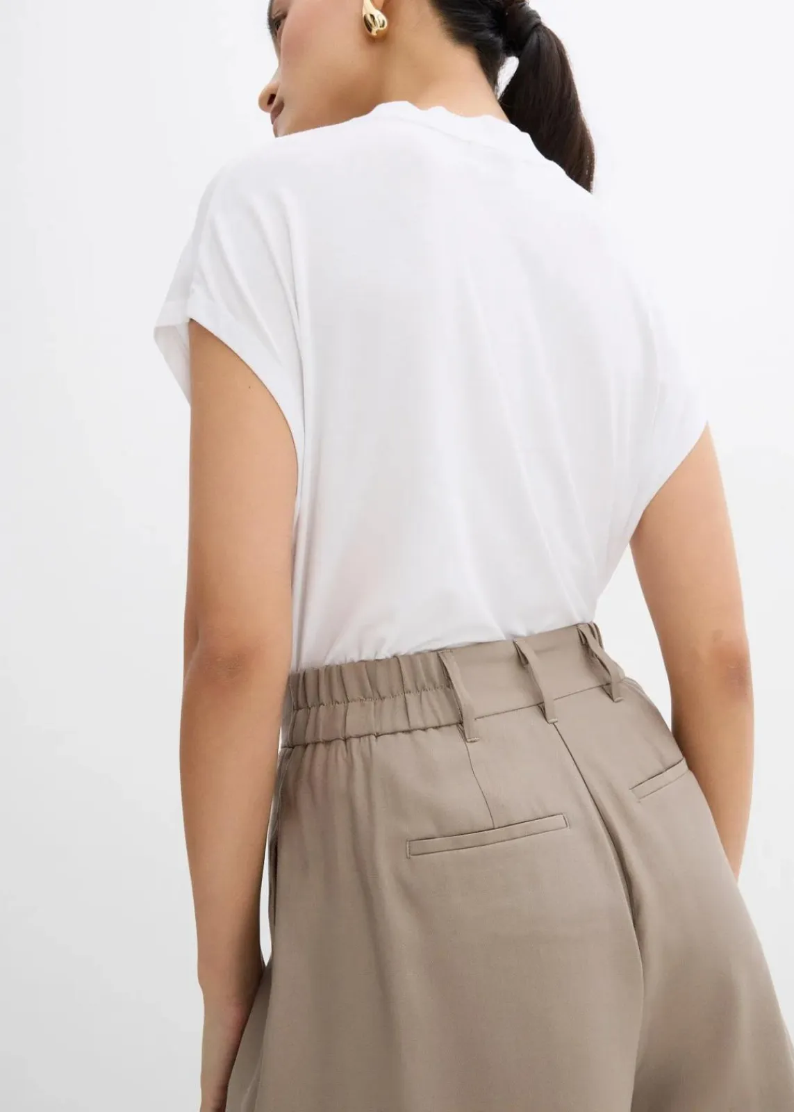 bonprix Bekleidung·Outdoorbekleidung|Bekleidung·Kleider^Shorts aus feiner Viskose helloliv