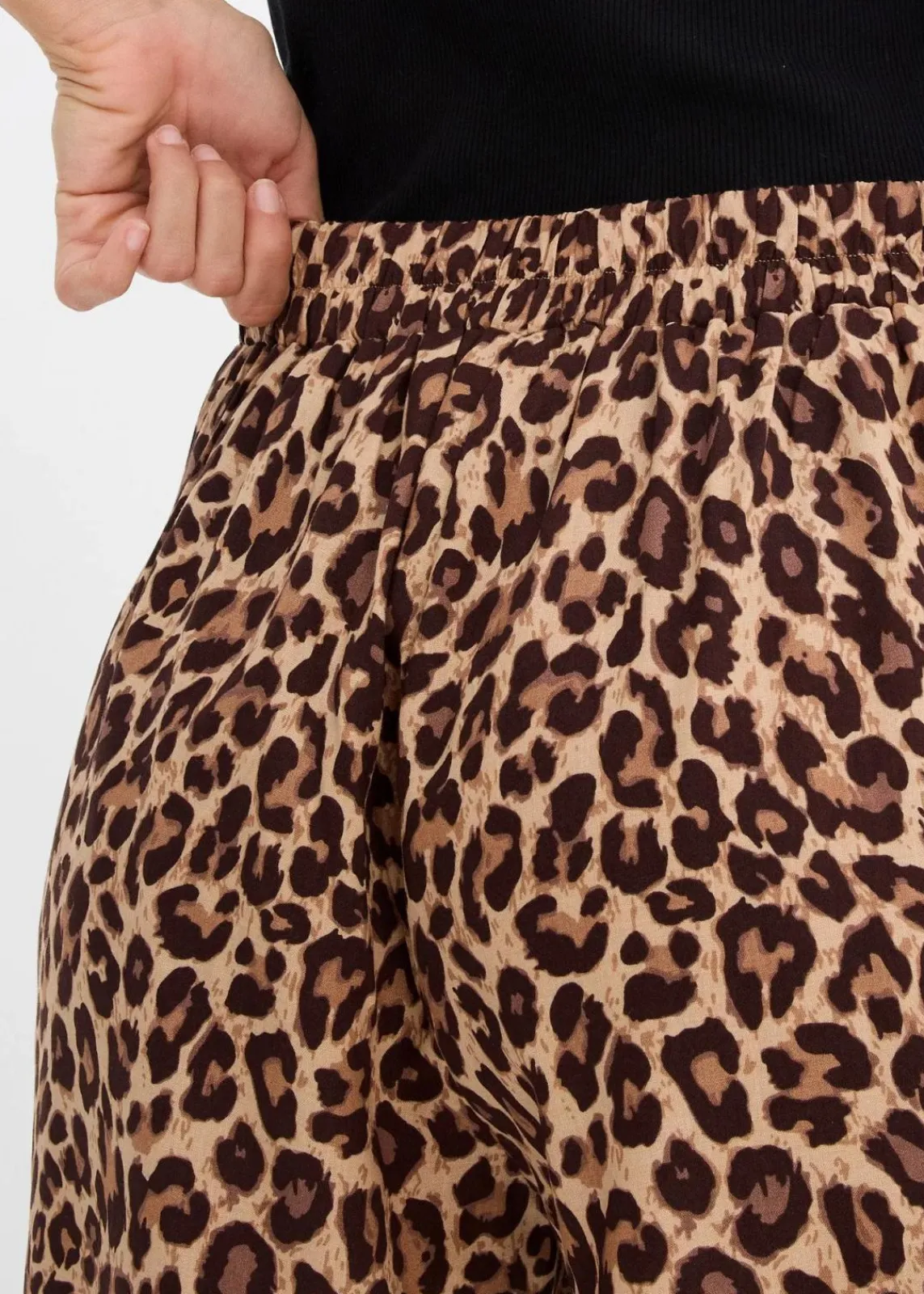 bonprix Bekleidung·Outdoorbekleidung|Bekleidung·Kleider^Shorts aus softer Viskose dunkelbraun leo bedruckt
