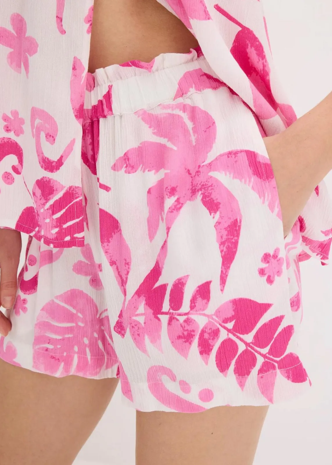 bonprix Nachhaltigere Materialien|Hosen^Shorts aus strukturierter Viskose weiß/fuchsia floral