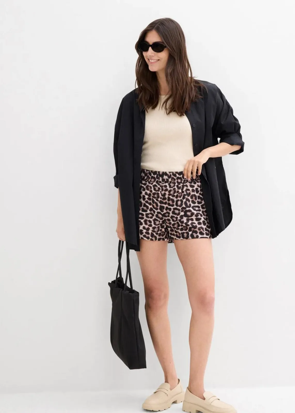 bonprix Bekleidung·Outdoorbekleidung|Bekleidung·Kleider^Shorts mit elastischem Bund beige leo bedruckt