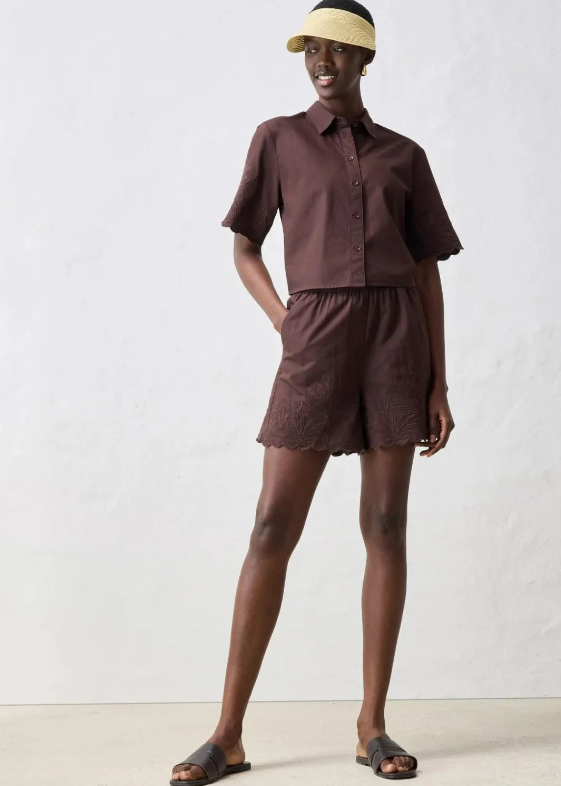 bonprix Bekleidung·Outdoorbekleidung|Bekleidung·Kleider^Shorts mit Seidenanteil dunkelbraun